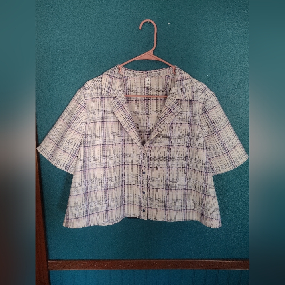 BP. Plaid Short-Sleeve Preppy Button Front Crop Top in Purple and Pink